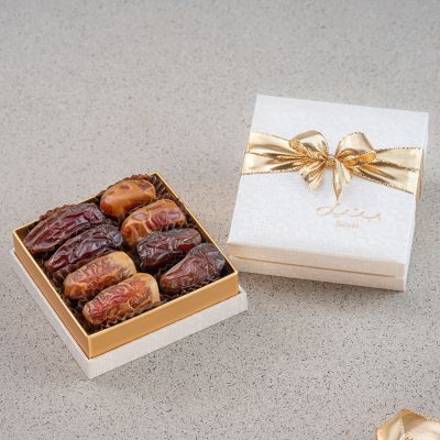 Alaska White Gift Set - Plain Dates - Extra small