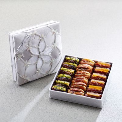 Sylvia Gift Set - Filled Dates - Square (small)