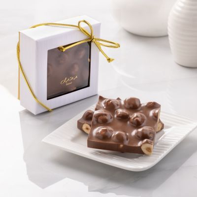 لحاء شوكولاتة الحليب بالبندق المكرمل 