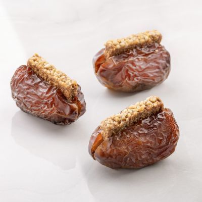 تمور الونانة مع الكنافة بالبندق 