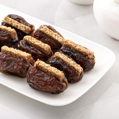 تمور الونانة المتنوعة مع كنافة في بالوتين