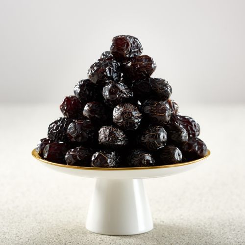 organic Ajwa dates by bateel 