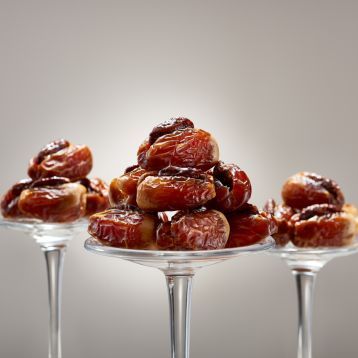Segai Dates with Caramelised Pecan