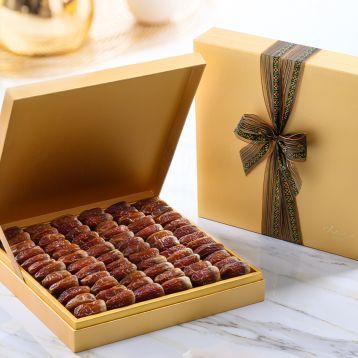 طقم هدايا روبيرتو مع تمر الصقعي