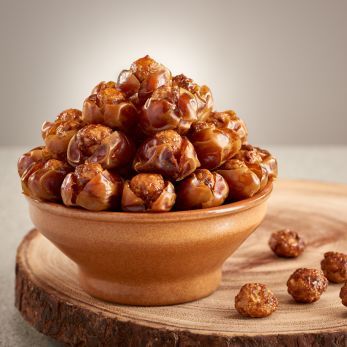 Kholas Dates with Caramelised Macadamia