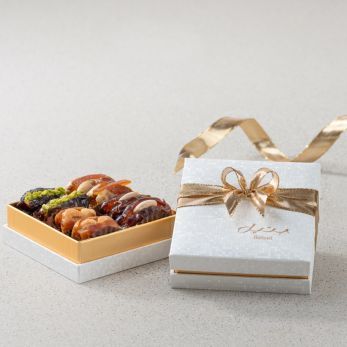 Alaska White Gift Set - Filled Dates - Extra small