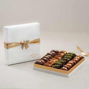 Alaska White Gift Set - Filled Dates - Medium